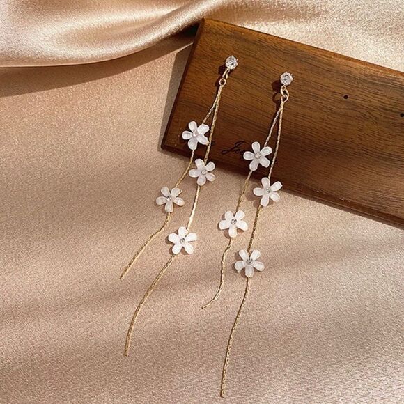 New Tassel Flower Long Earrings - Picture 3 of 3